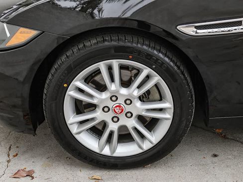 Used 2018 Jaguar XE Premium AWD/4WD image 9