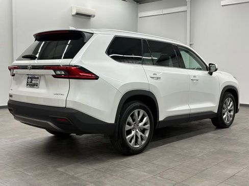 Used 2024 Toyota Grand Highlander AWD image 2