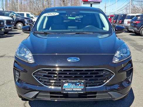Certified 2021 Ford Escape SE w/ SE Sport Appearance Package image 3