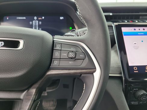 Used 2024 Jeep Grand Cherokee Limited image 23