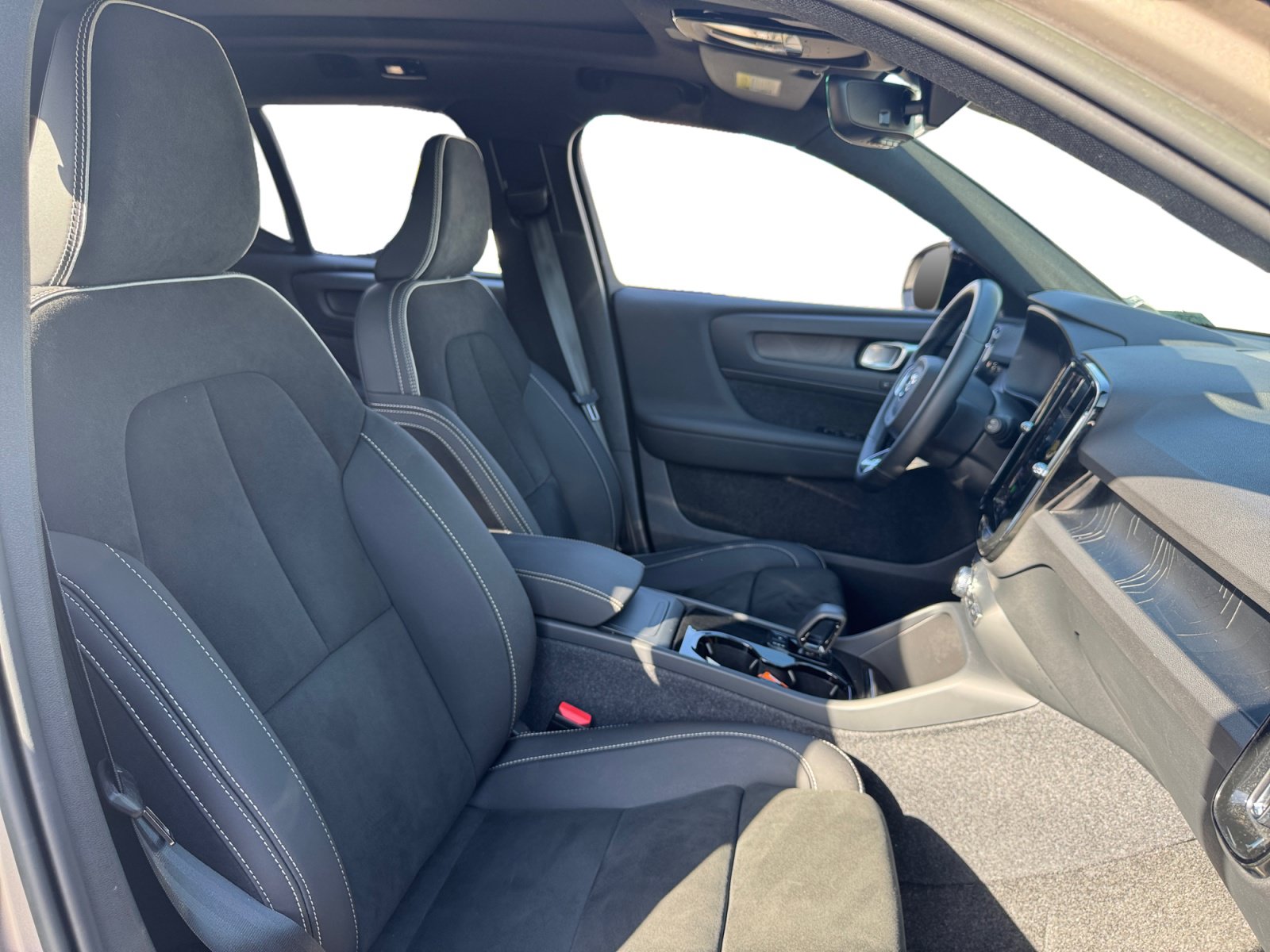 Used 2023 Volvo XC40 Recharge Ultimate w/ Protection Package Premier AWD/4WD image 14