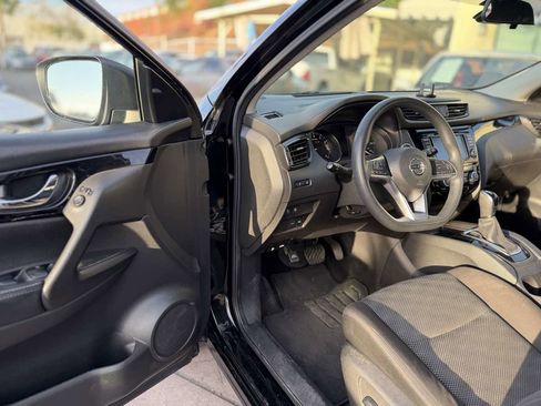 Used 2020 Nissan Rogue Sport SV image 16