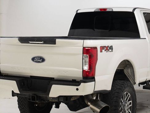 Used 2017 Ford F250 Lariat image 14