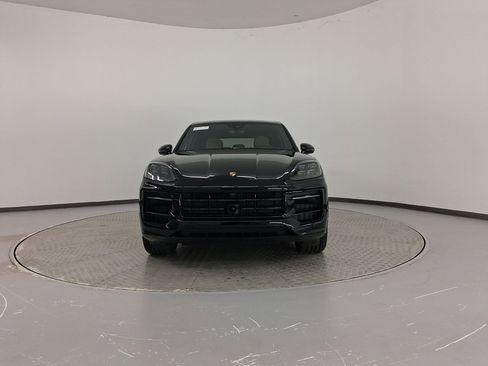 Certified 2025 Porsche Cayenne GTS image 10