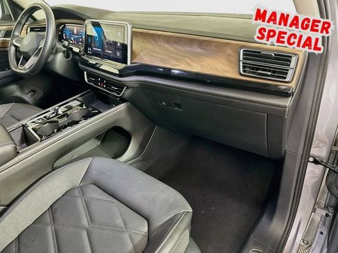 Used 2025 Volkswagen Atlas SE FWD image 28