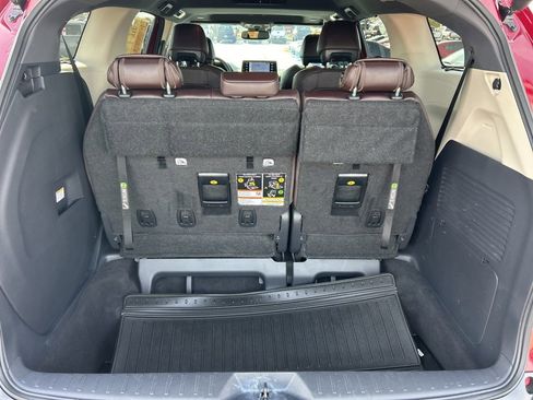 Used 2024 Toyota Sienna Platinum AWD/4WD image 18