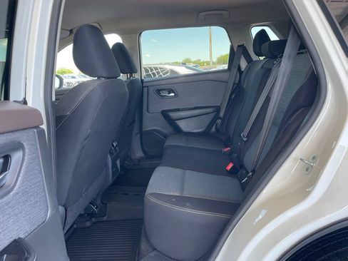 Certified 2023 Nissan Rogue SV FWD image 16