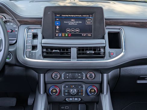 Used 2024 Chevrolet Suburban LS RWD image 27