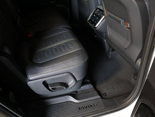 Used 2024 Rivian R1S Adventure Dual AWD/4WD image 34