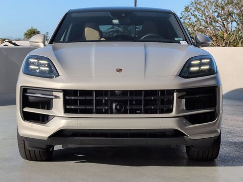 New 2026 Porsche Cayenne Coupe AWD/4WD image 7