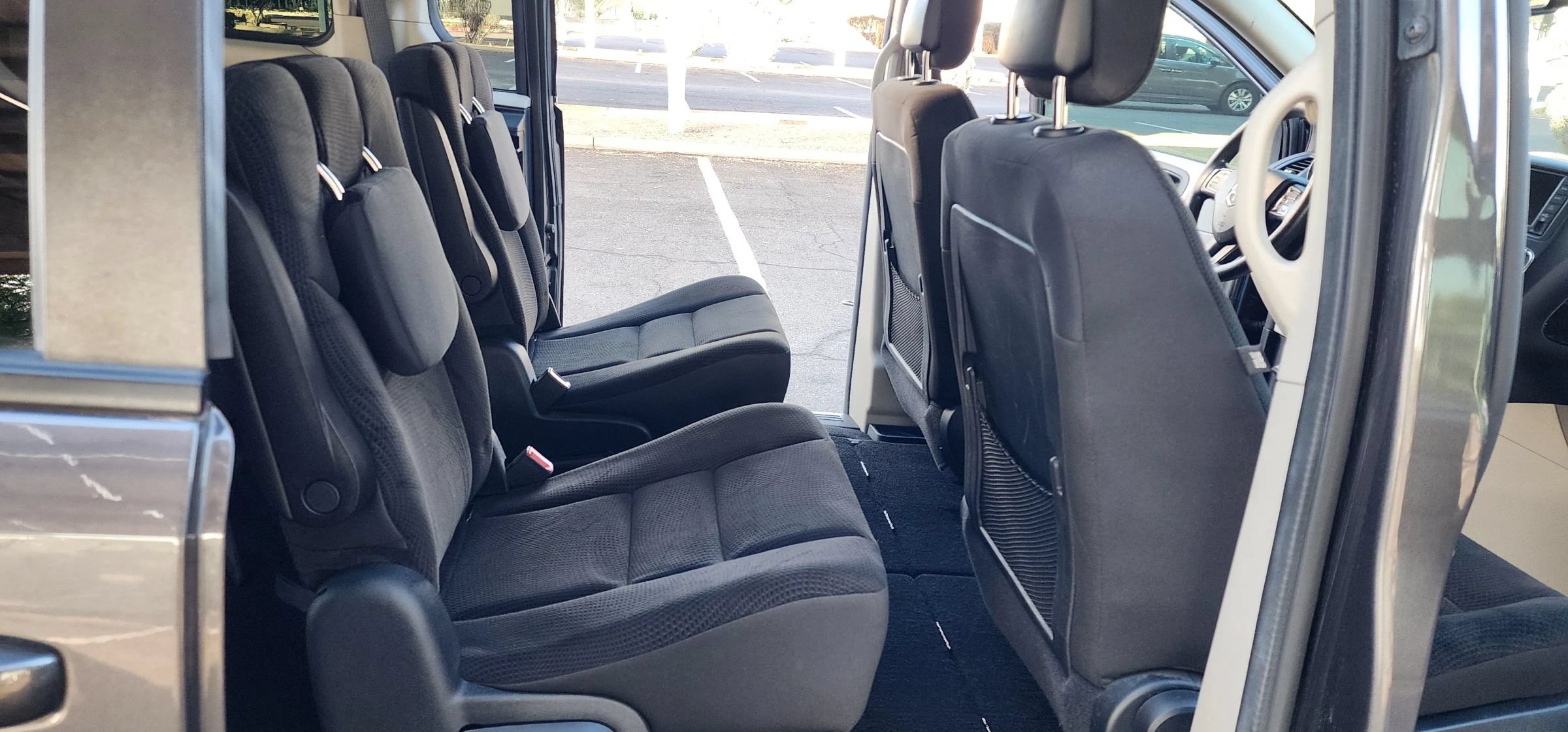 Used 2018 Dodge Grand Caravan SE w/ UConnect Hands-Free Group FWD image 13