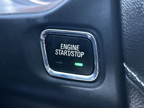 Used 2023 GMC Acadia SLE image 17