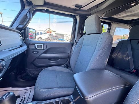 Used 2025 Jeep Wrangler Unlimited Sahara AWD/4WD image 14