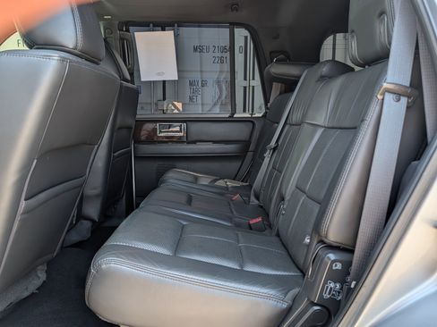 Used 2014 Lincoln Navigator 2WD image 15