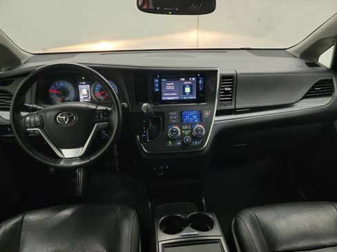 Used 2015 Toyota Sienna SE Premium image 15