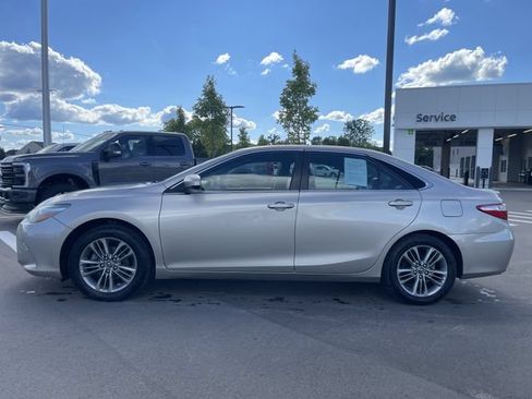 Used 2016 Toyota Camry SE FWD image 2