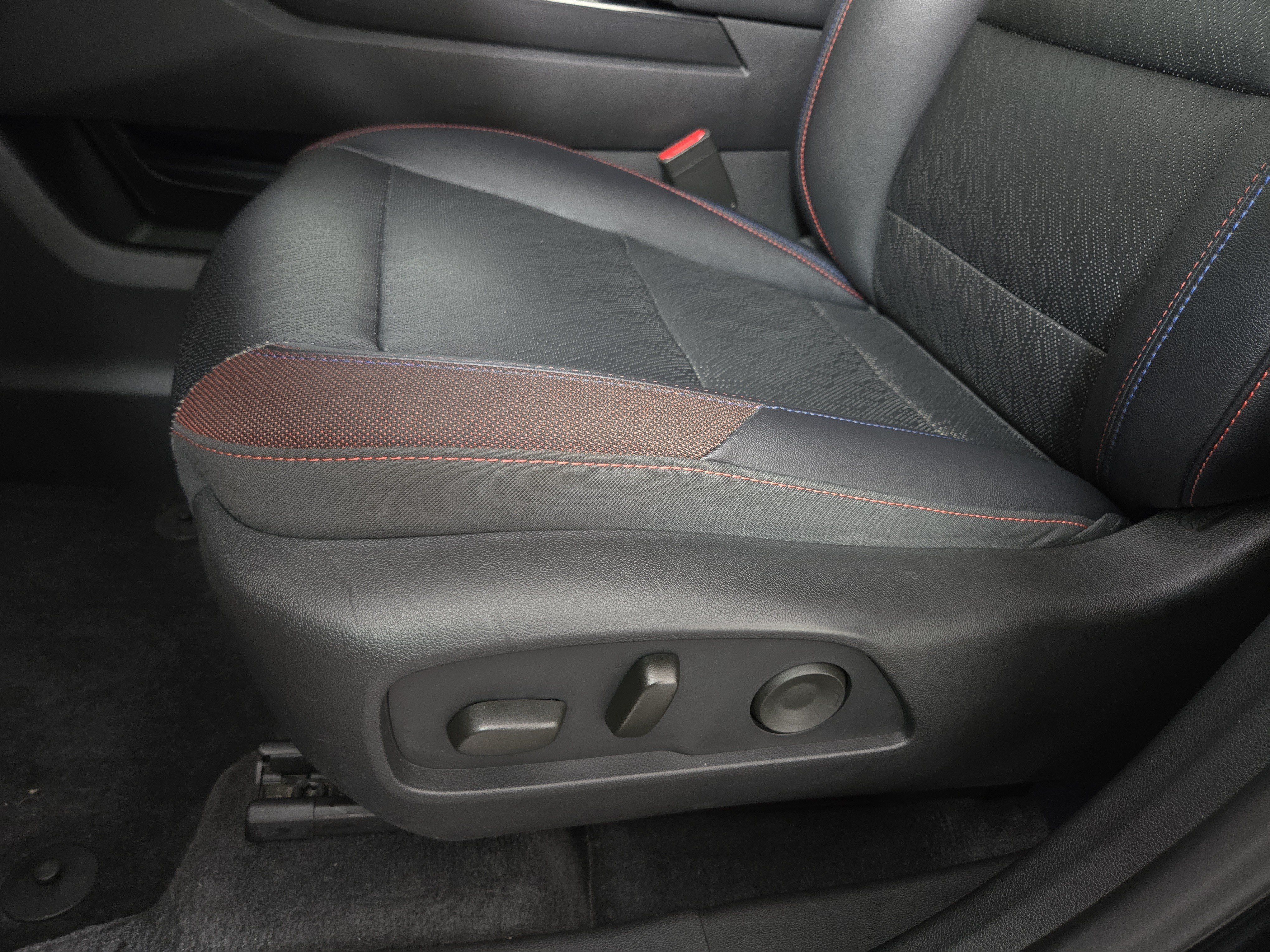 Used 2025 Chevrolet Equinox RS w/ Safety and Technology Package FWD image 30