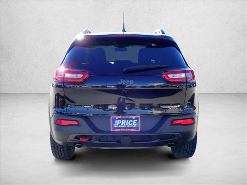 Used 2017 Jeep Cherokee Trailhawk image 3