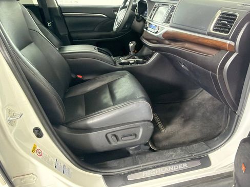 Used 2016 Toyota Highlander Limited w/ Driver Technology Package AWD/4WD image 15