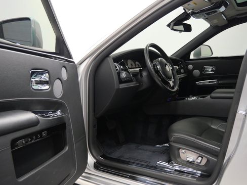 Used 2013 Rolls-Royce Ghost RWD image 22