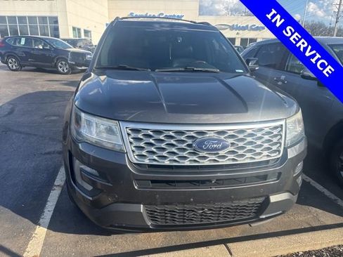 Used 2017 Ford Explorer Platinum image 2