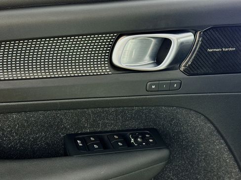 Used 2021 Volvo XC40 T5 R-Design w/ Protection Package Premier image 21