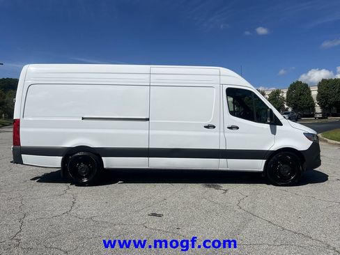 Used 2025 Mercedes-Benz Sprinter 2500 image 25