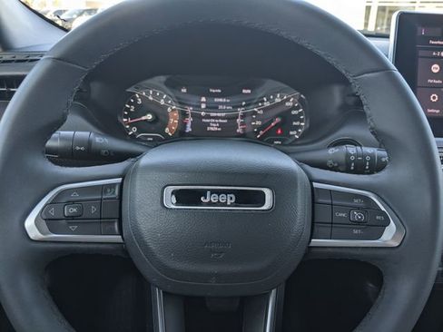 Certified 2022 Jeep Compass Altitude image 13