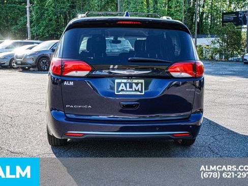 Used 2019 Chrysler Pacifica Touring-L FWD image 11