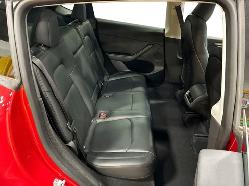 Certified 2023 Tesla Model Y AWD image 11