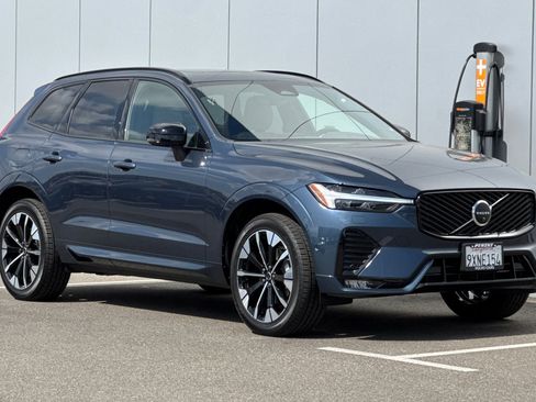 Certified 2026 Volvo XC60 B5 Plus AWD/4WD image 7