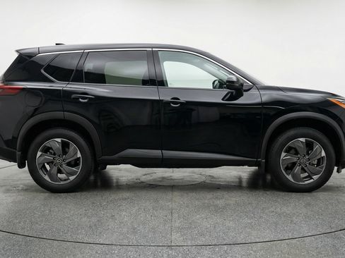 Used 2025 Nissan Rogue SV image 11