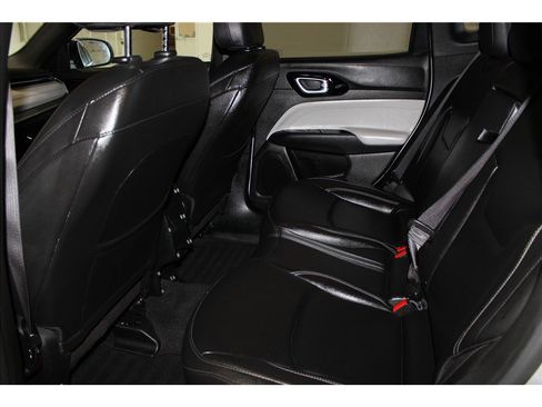 Used 2025 Jeep Compass Limited image 31