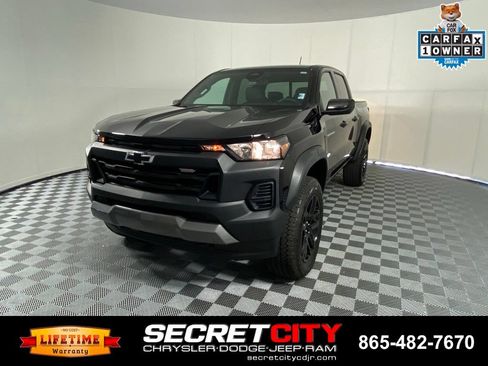 Used 2024 Chevrolet Colorado Trail Boss w/ Advanced Trailering Package AWD/4WD image 3