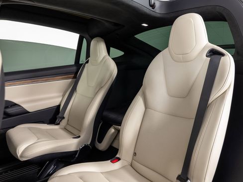 Used 2023 Tesla Model X image 18