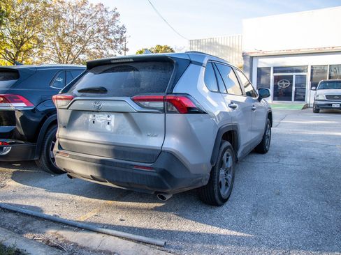 Used 2022 Toyota RAV4 XLE image 8