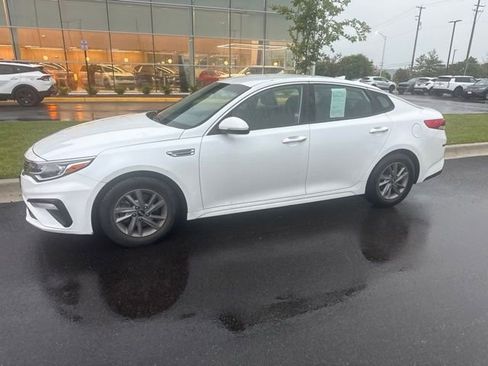 Used 2020 Kia Optima LX FWD image 2