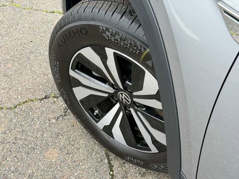 New 2026 Volkswagen Atlas Cross Sport SE FWD image 11