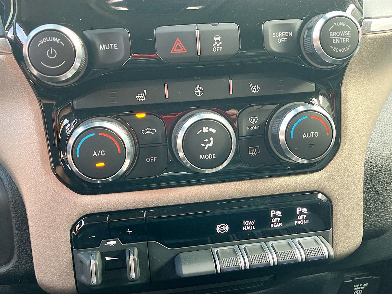 Used 2021 RAM 3500 Laramie w/ Cold Weather Group AWD/4WD image 16
