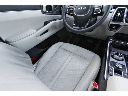 Used 2023 Kia Sorento EX FWD image 6