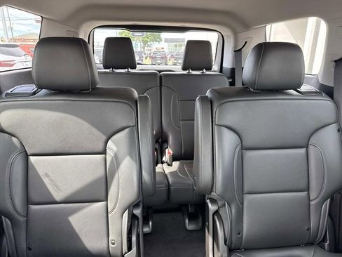 Used 2023 GMC Acadia SLT w/ Elevation Edition image 12