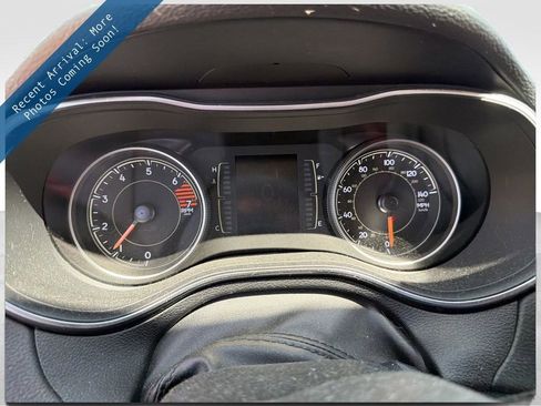 Used 2020 Jeep Cherokee Latitude FWD image 1