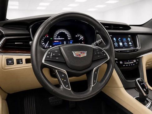 Used 2017 Cadillac XT5 Luxury w/ Driver Awareness Package AWD/4WD image 22