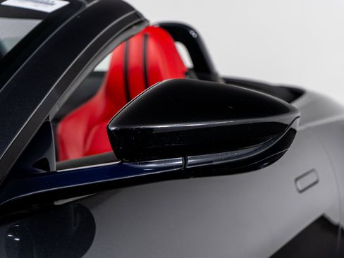 Used 2021 Aston Martin V8 Vantage Convertible image 27