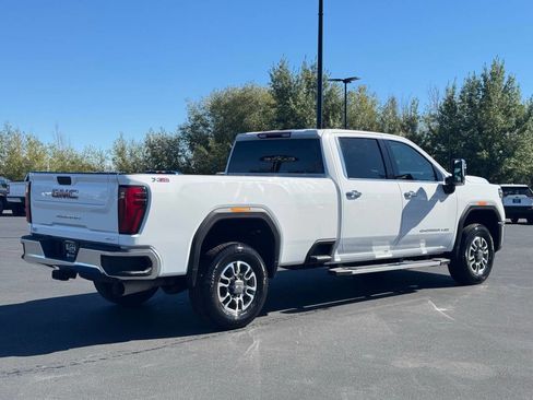 Used 2024 GMC Sierra 3500 SLT w/ SLT Convenience Package image 6