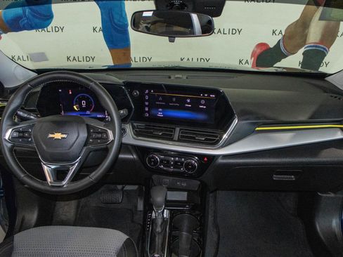 Used 2024 Chevrolet Trax LT w/ Driver Confidence Package FWD image 3