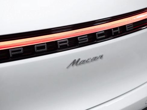 Certified 2025 Porsche Macan image 19