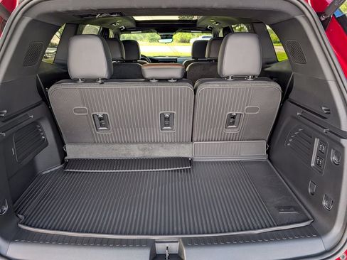 New 2026 GMC Acadia Denali Ultimate w/ LPO, Floor Liner Package AWD/4WD image 27
