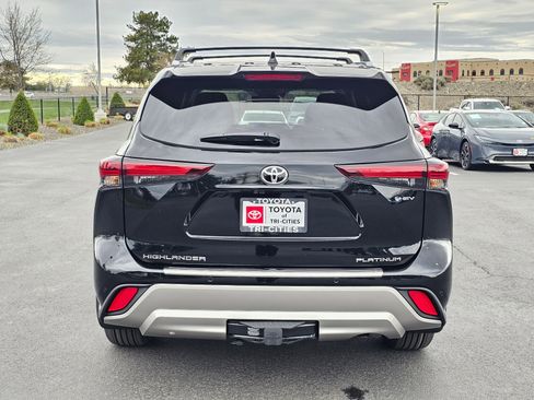 New 2026 Toyota Highlander Platinum AWD/4WD image 4