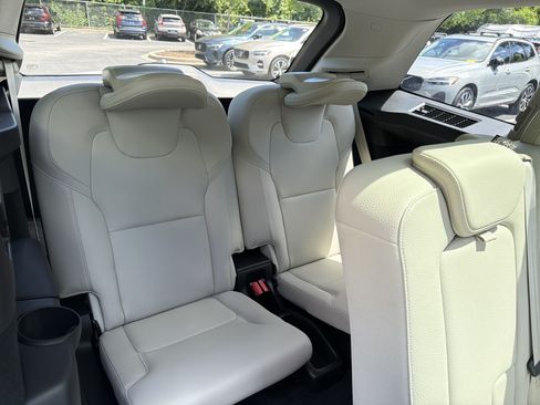 Certified 2025 Volvo XC90 B6 Plus AWD/4WD image 33